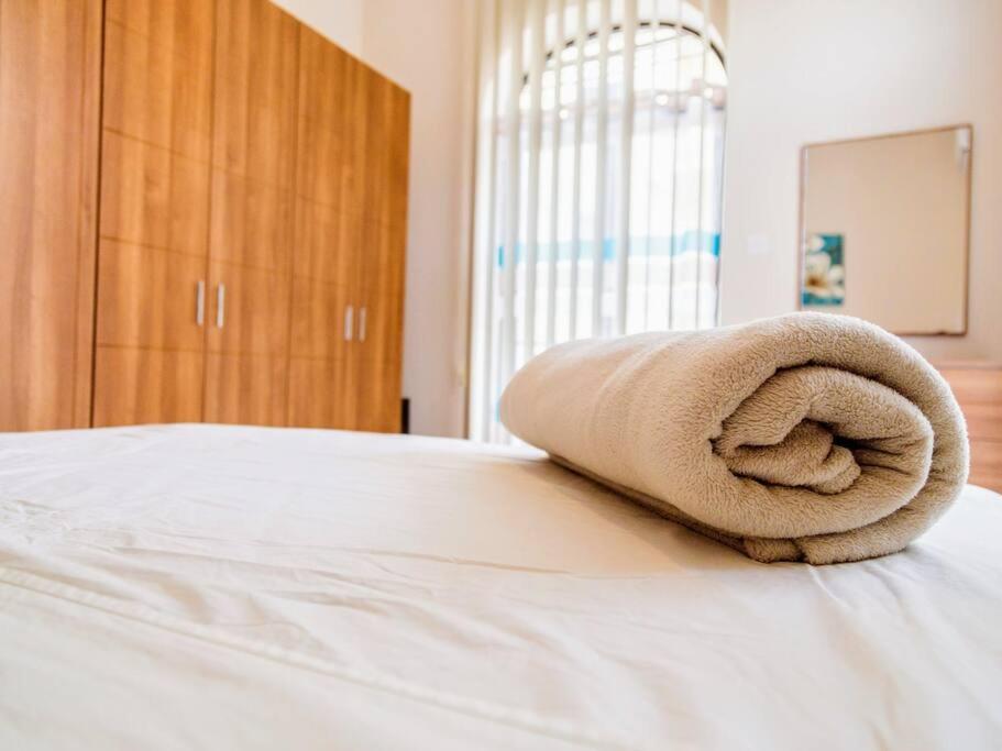Sea Views Apartment-wifi-sleep 5 * Marsaskala
